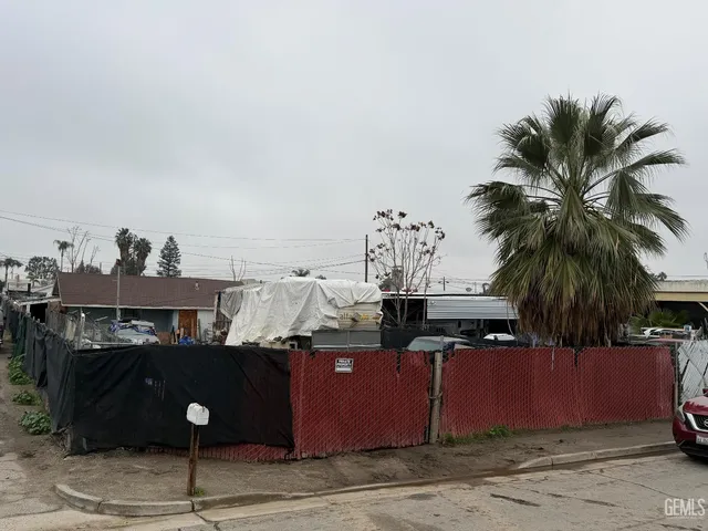 a view of a terrace with sitting area