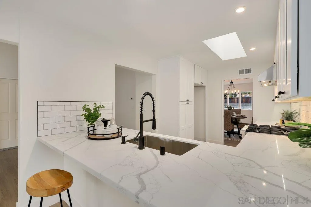 4112 Beach Bluff Road Carlsbad, CA 92008 - Photo 10 of 40 Gallery Image 10