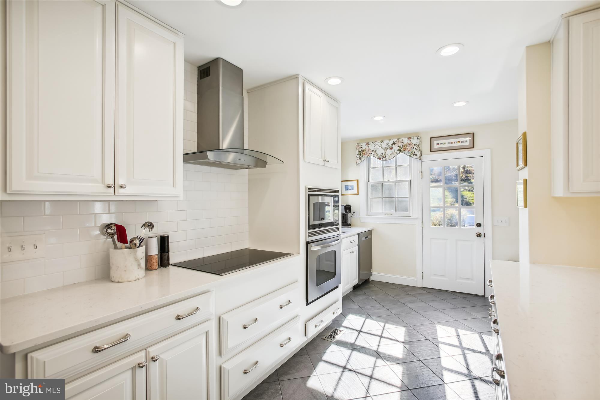 5950 Wilton Road Alexandria, VA 22310 - Photo 23 of 97 Gourmet kitchen!