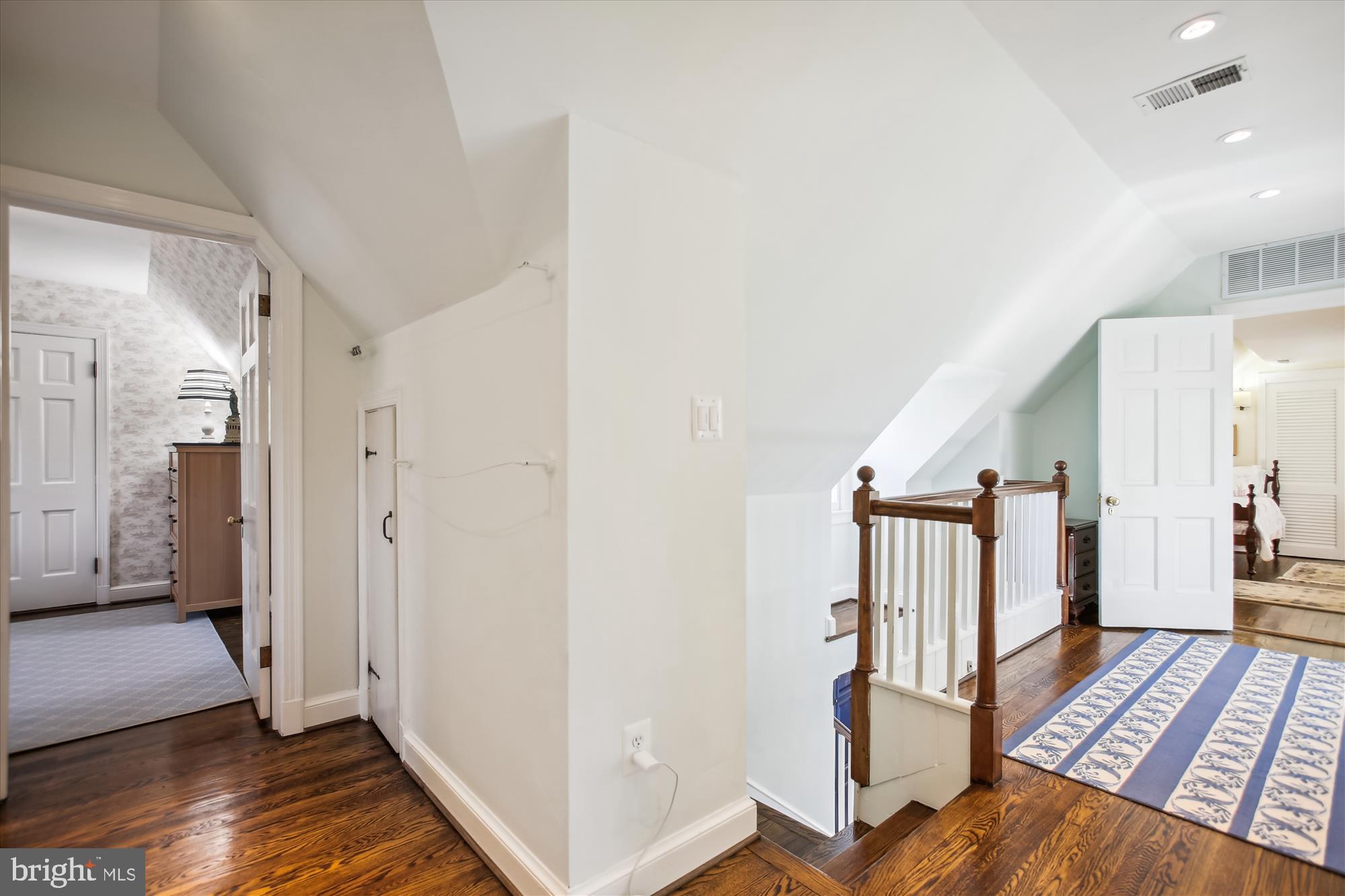 5950 Wilton Road Alexandria, VA 22310 - Photo 49 of 97 Upper Level Landing/Sitting Area