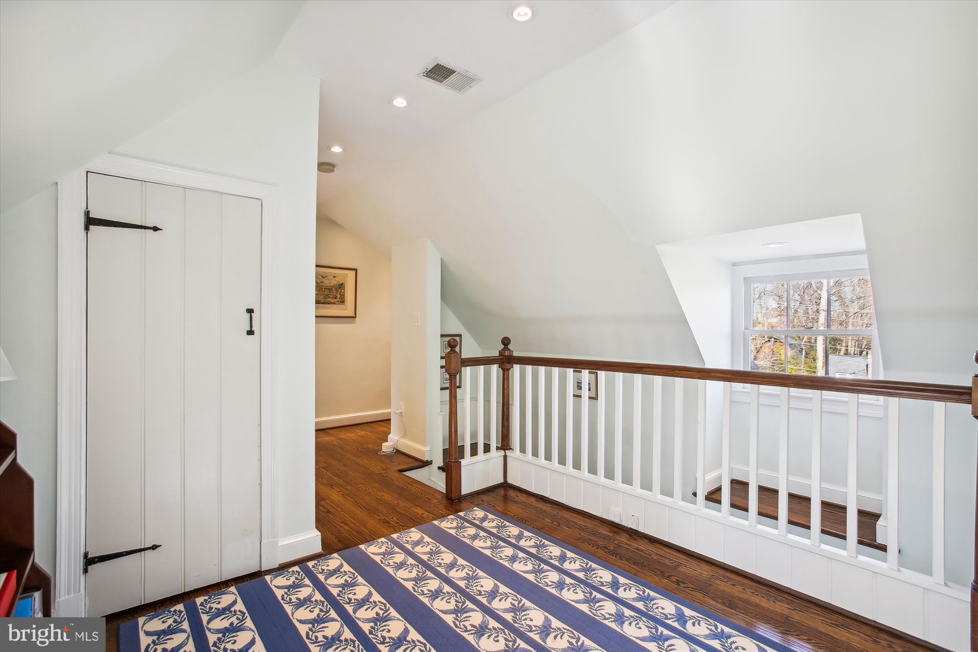 5950 Wilton Road Alexandria, VA 22310 - Photo 50 of 97 Upper Level Landing/Sitting Area