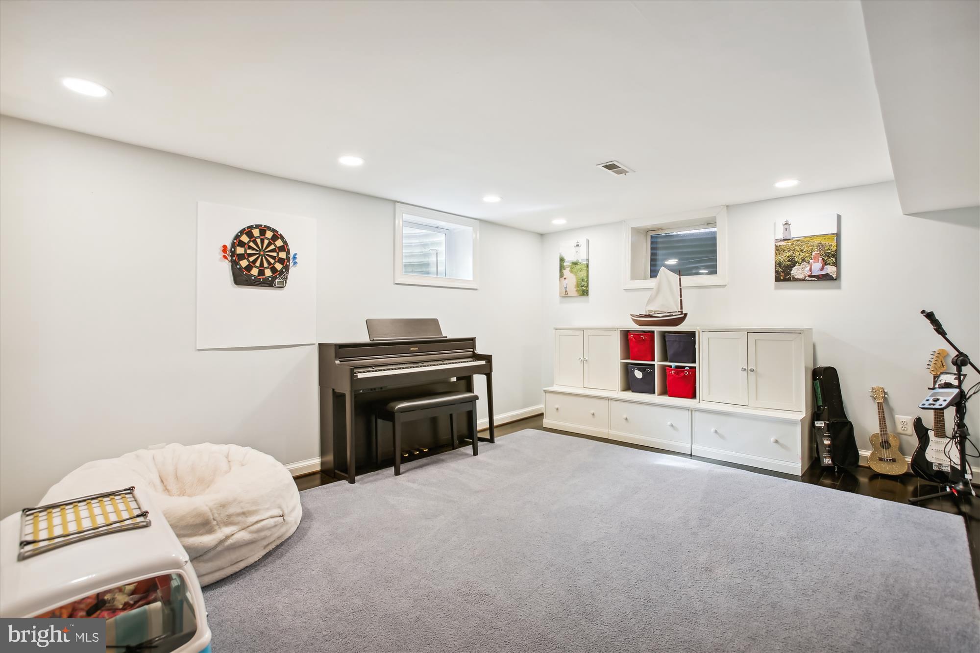 5950 Wilton Road Alexandria, VA 22310 - Photo 67 of 97 Large family room with 2 seating areas & built ins