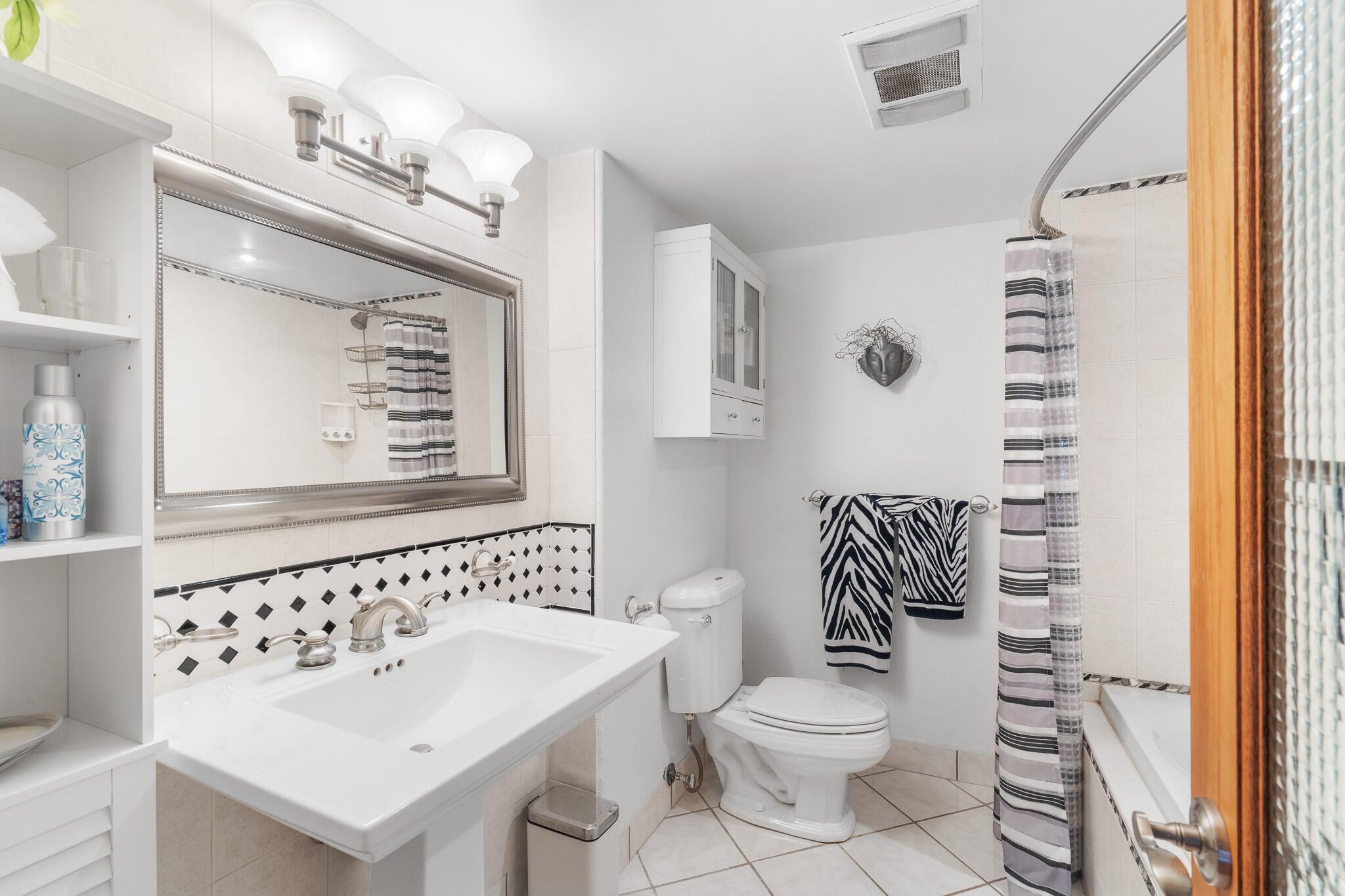 950 Ponce De Leon Road, Unit 109 Boca Raton, FL 33432 - Photo 25 of 39 Guest Bath