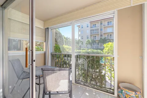 $499,500 | 950 Ponce De Leon Road, Unit 109, Boca Raton, FL 33432