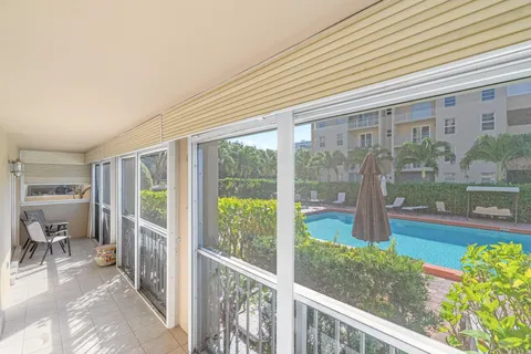 $499,500 | 950 Ponce De Leon Road, Unit 109, Boca Raton, FL 33432