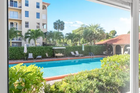 $499,500 | 950 Ponce De Leon Road, Unit 109, Boca Raton, FL 33432