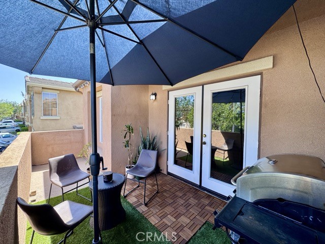 33423 Winston Way, Unit C Temecula, CA 92592 - Photo 34 of 39 a living room with furniture and a umbrella