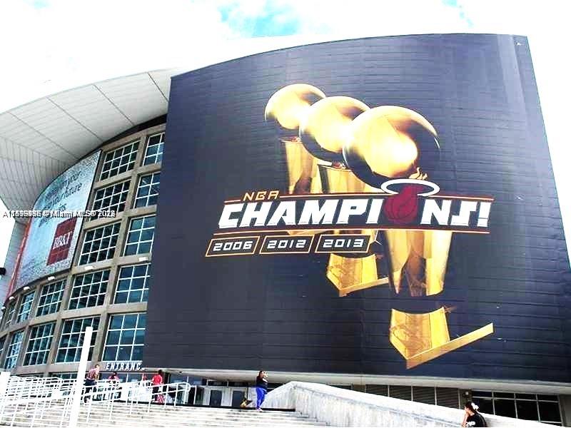 999 Southwest 1st Avenue, Unit 2115 Miami, FL 33130 - Photo 18 of 27 a bathroom with a sink and a mirror