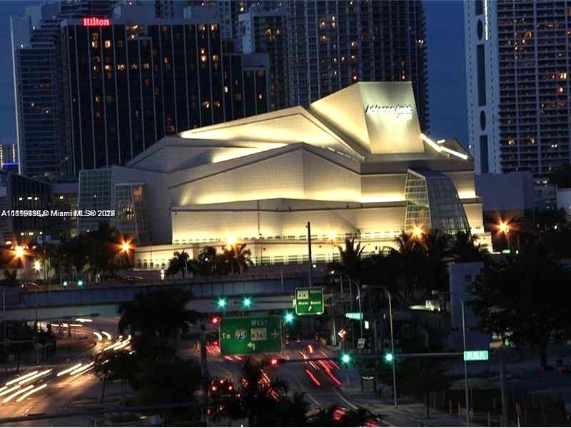 999 Southwest 1st Avenue, Unit 2115 Miami, FL 33130 - Photo 20 of 27 a view of a building with a yard