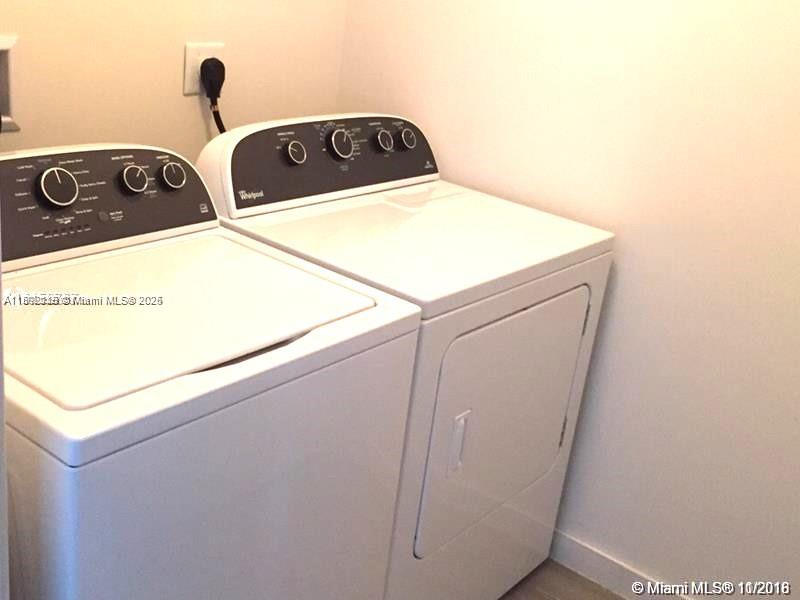 999 Southwest 1st Avenue, Unit 2115 Miami, FL 33130 - Photo 9 of 27 a utility room with dryer and washer