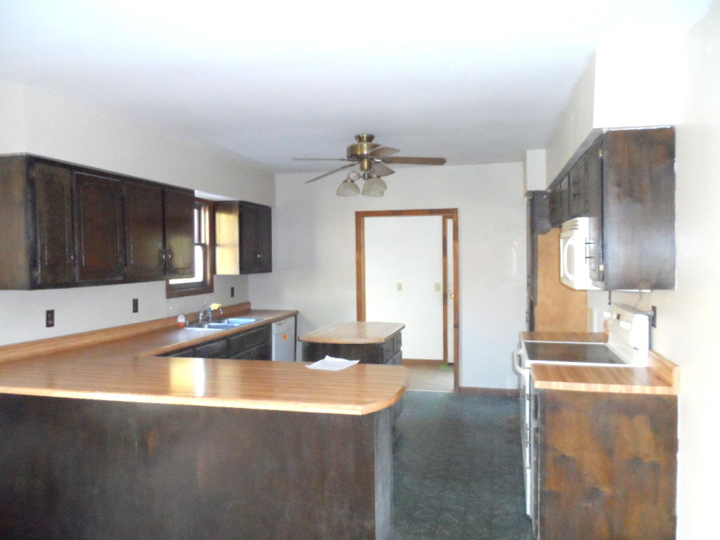 213 Emory Heights Road Harriman, TN 37748 - Photo 8 of 12 kitchen1