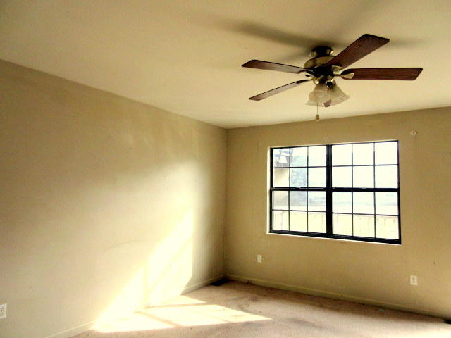 213 Emory Heights Road Harriman, TN 37748 - Photo 9 of 12 living room
