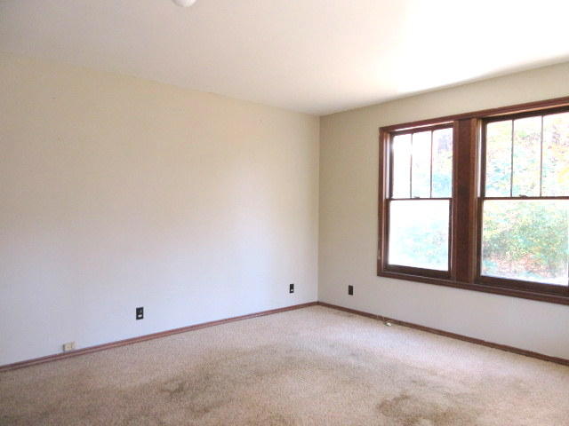 213 Emory Heights Road Harriman, TN 37748 - Photo 10 of 12 living room1