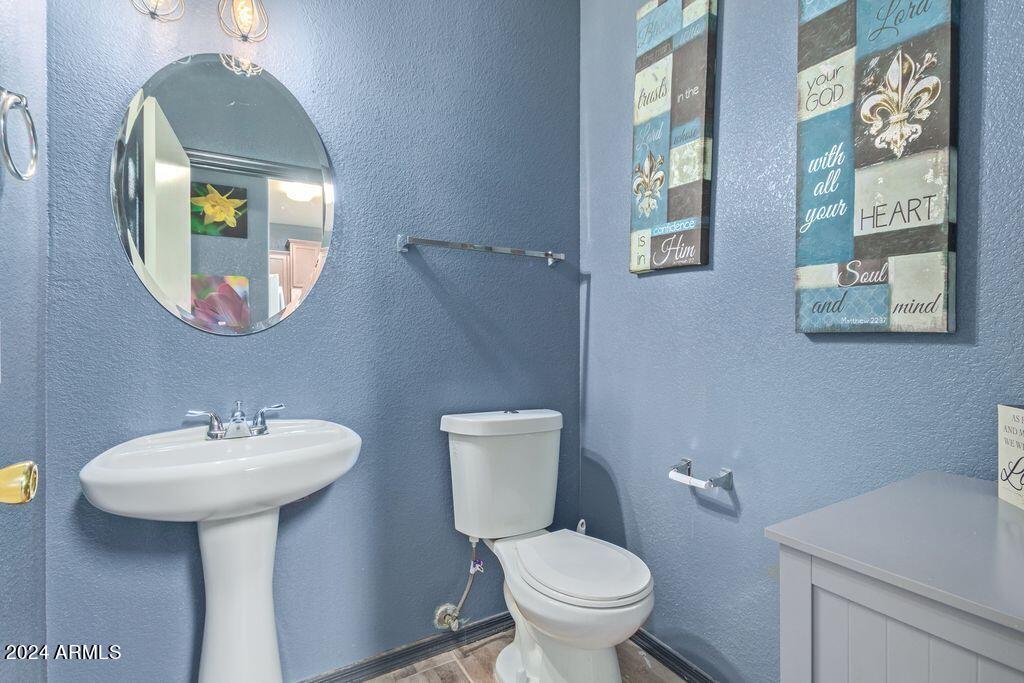 1509 East Chipman Road Phoenix, AZ 85040 - Photo 18 of 25 Half bath