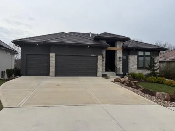 $1,300,000 | 27253 100th Terrace, Olathe, KS 66061