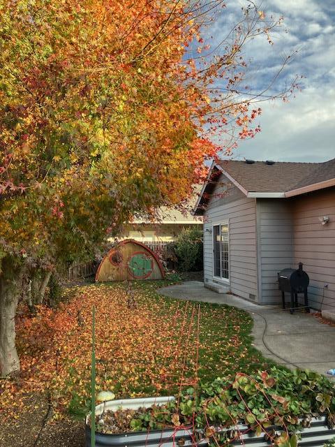 16 Portabello Way Eagle Point, OR 97524 - Photo 6 of 43 a view of outdoor space and yard