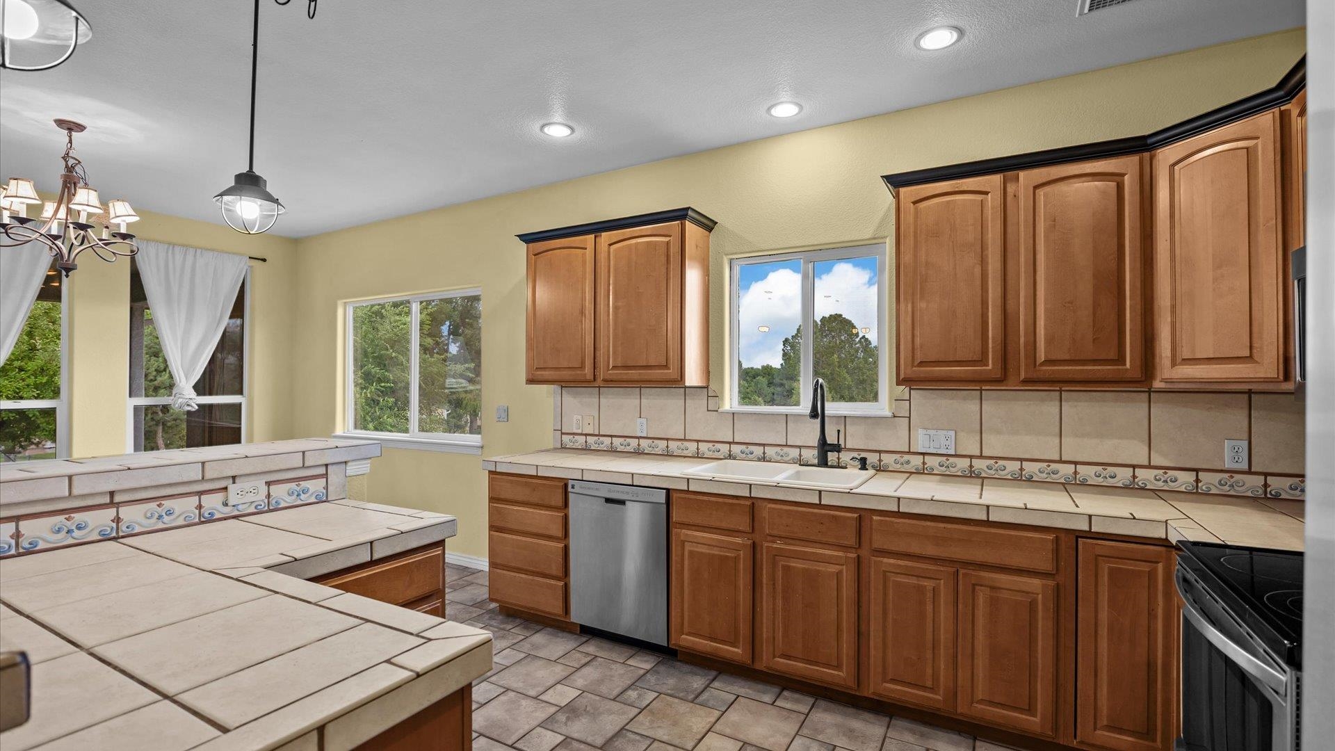 2034 Rodeo Way Grand Junction, CO 81507 - Photo 9 of 41 Gallery Image 9
