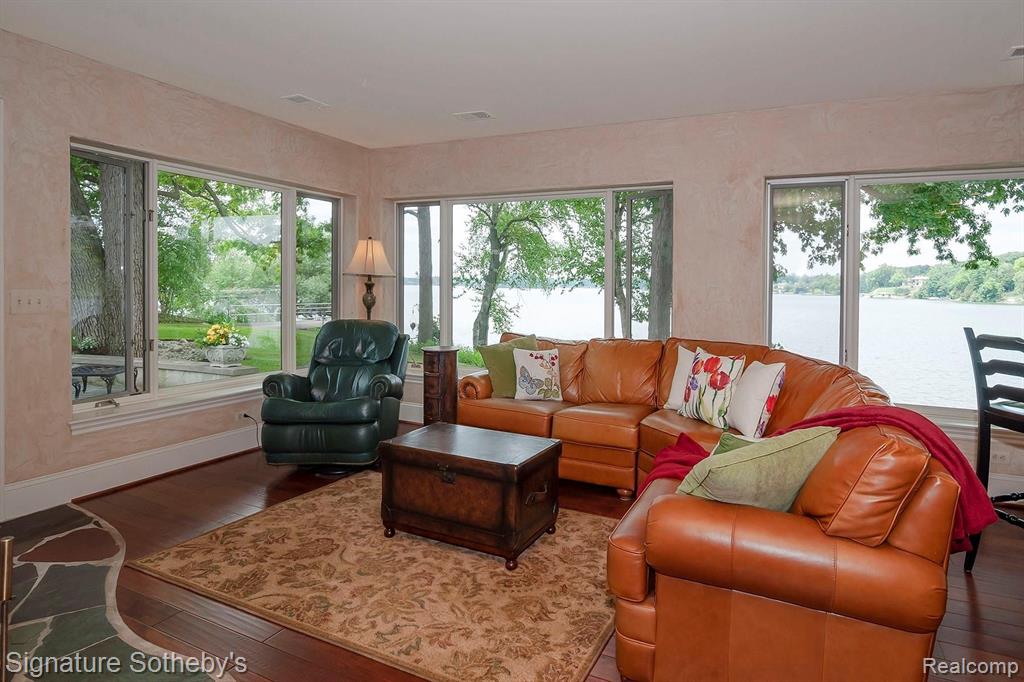 204 Gallogly Road Lake Angelus, MI 48326 - Photo 12 of 85