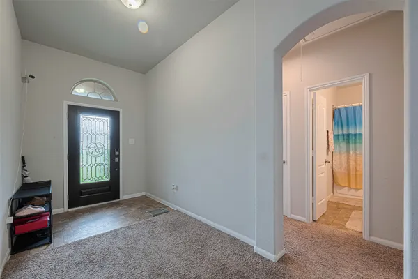 a view of a livingroom with a workspace