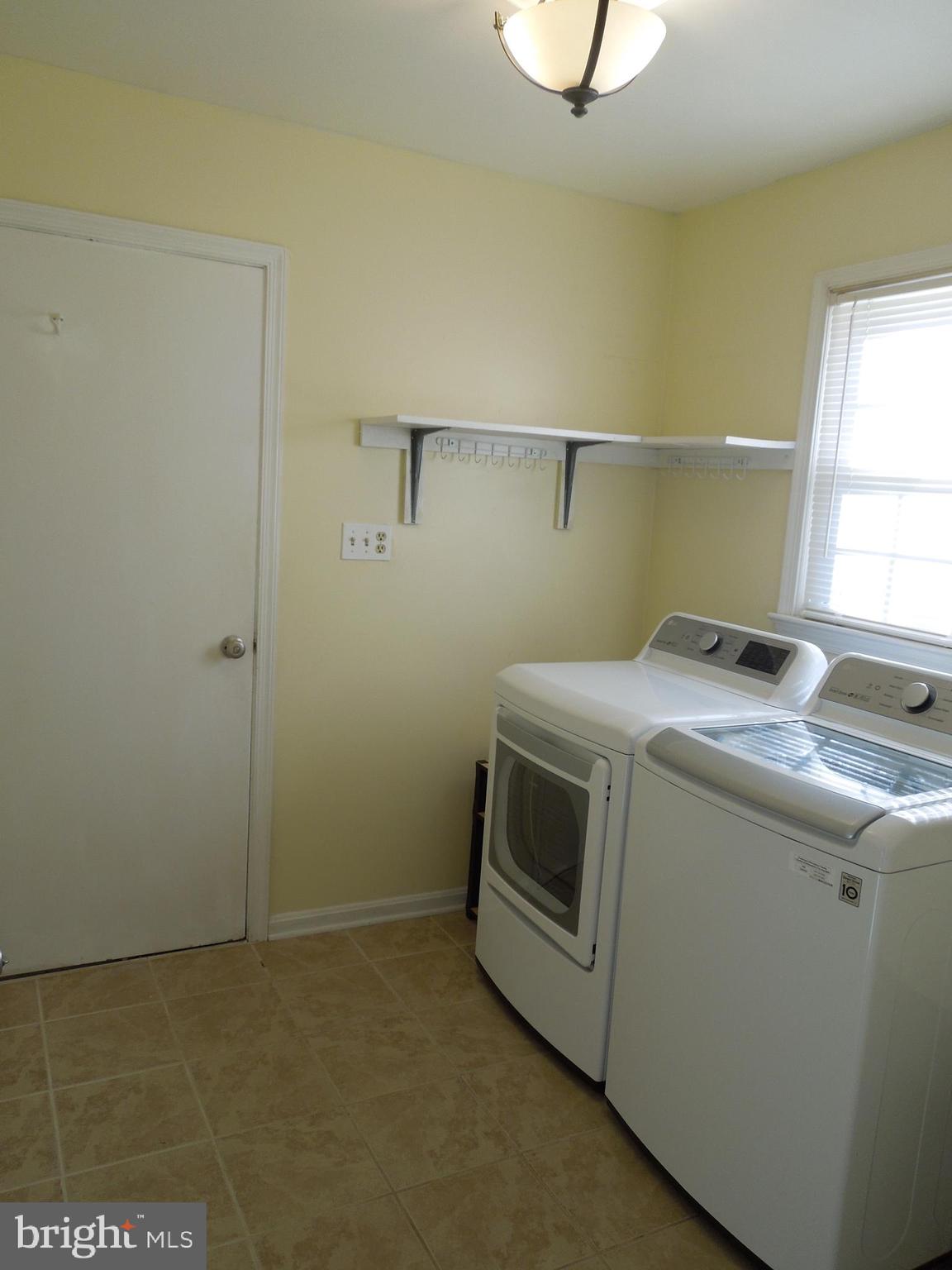 7812 Cliffside Court Springfield, VA 22153 - Photo 16 of 39 Laundry room