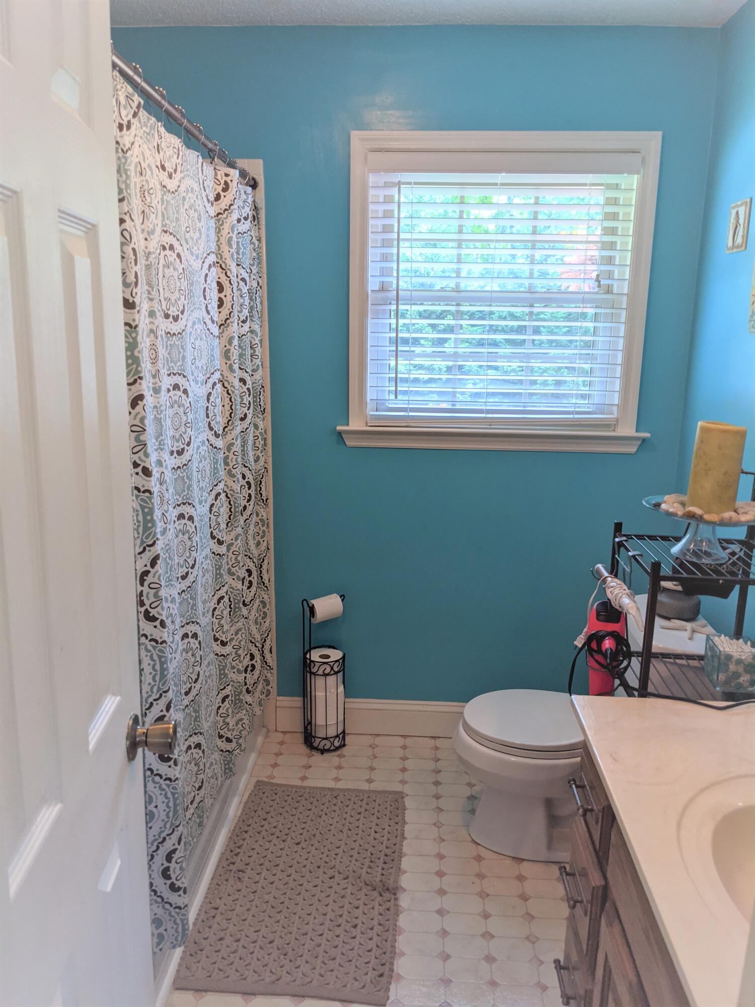 626 Corbley Road Rossville, GA 30741 - Photo 9 of 17 Upstairs Full Bathroom