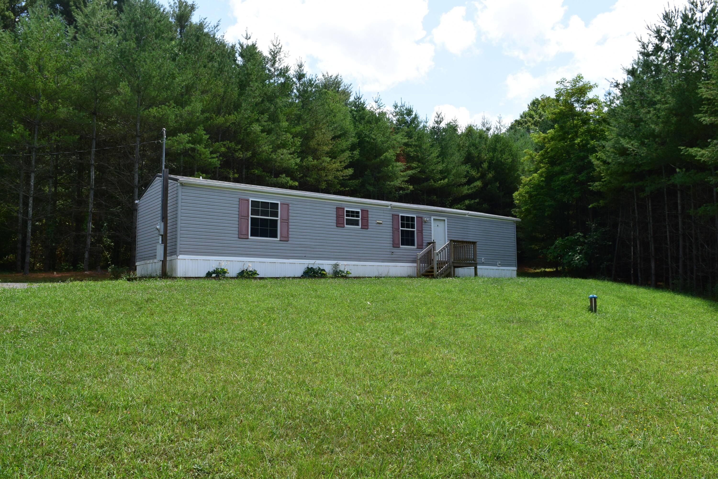 252 Reece Road Southwest Willis, VA 24380 - Photo 5 of 37 DSC_0091