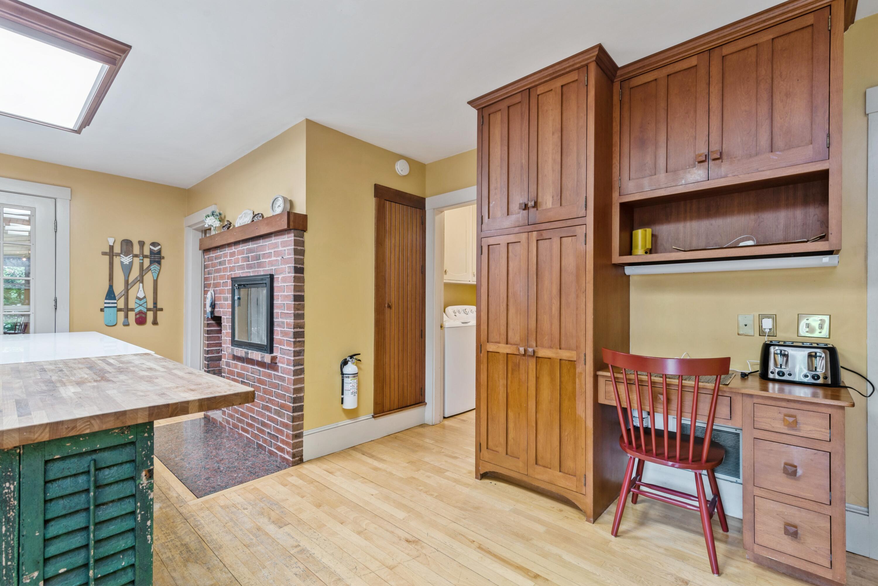 92 Middle Street Saco, ME 04072 - Photo 15 of 53 K w/ Built Ins