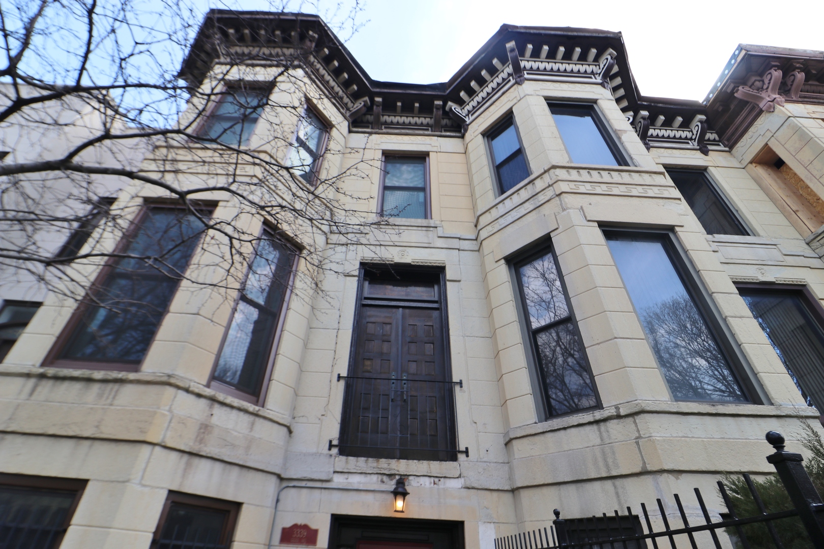 3339 South Giles Avenue Chicago, IL 60616 - Photo 2 of 38 front view of a building