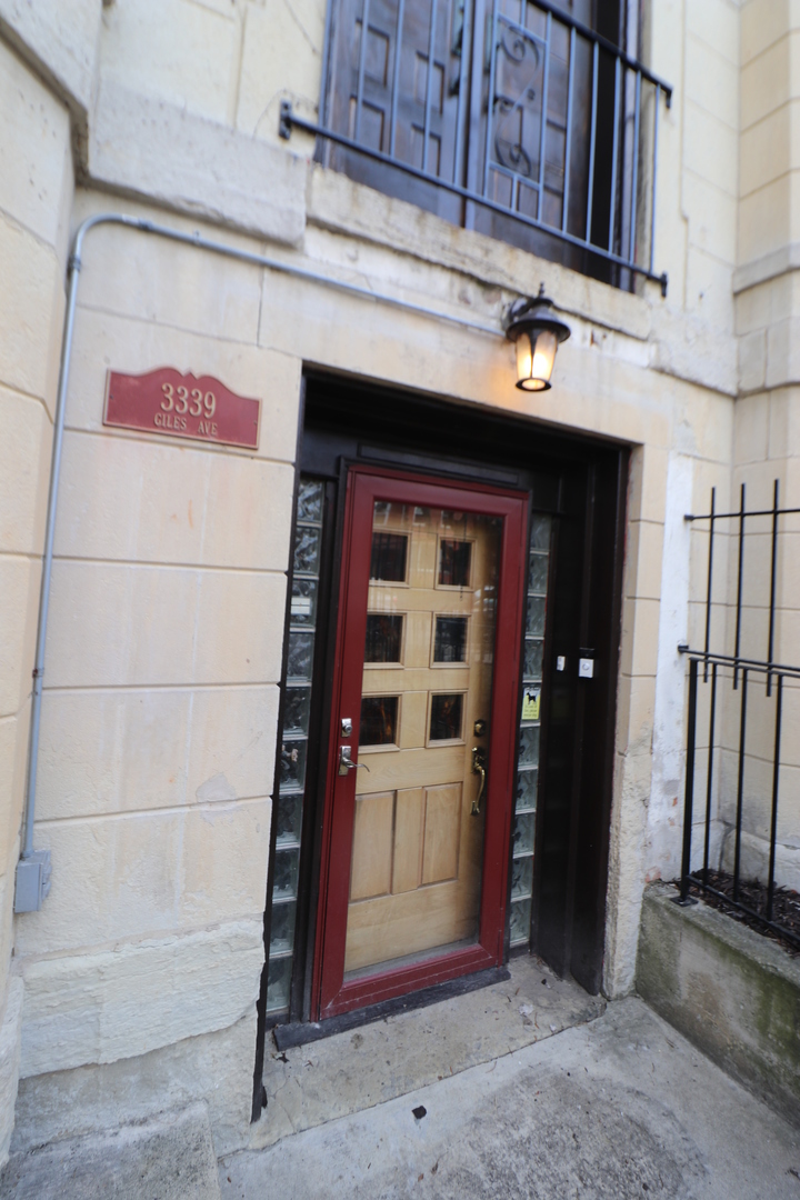 3339 South Giles Avenue Chicago, IL 60616 - Photo 3 of 38 a view of wooden door