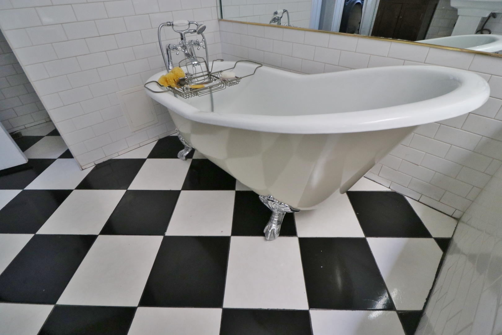 3339 South Giles Avenue Chicago, IL 60616 - Photo 27 of 38 a picture of a black and white checkered floor