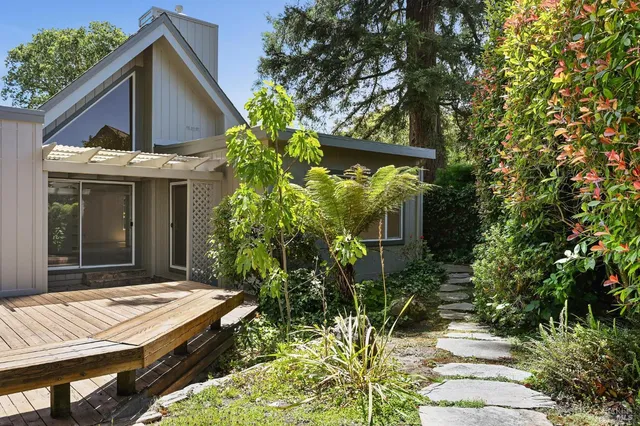 $985,000 | 110 Calle Merlot, Sonoma, CA 95476