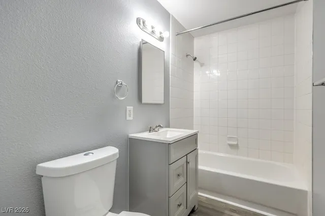 $955 | 324 West Cleveland Avenue, Las Vegas, NV 89102