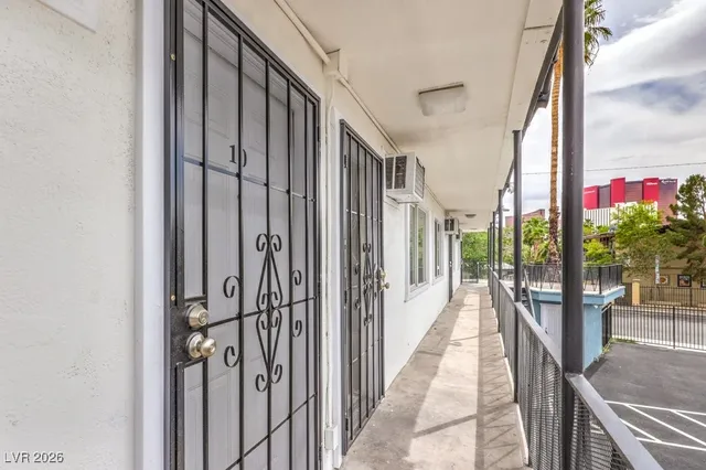 $955 | 324 West Cleveland Avenue, Las Vegas, NV 89102