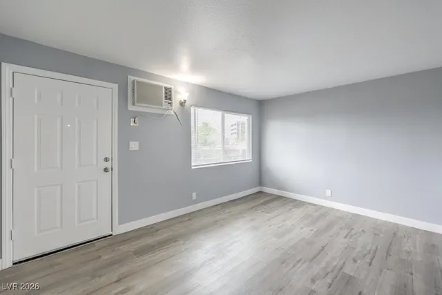 $955 | 324 West Cleveland Avenue, Las Vegas, NV 89102