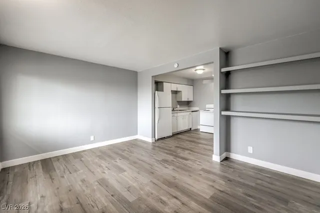 $955 | 324 West Cleveland Avenue, Las Vegas, NV 89102