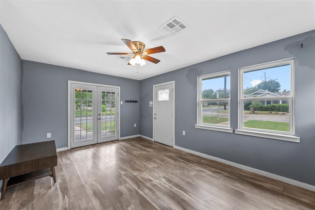 2426 McKenzie Avenue Waco, TX 76708 - Photo 4 of 17