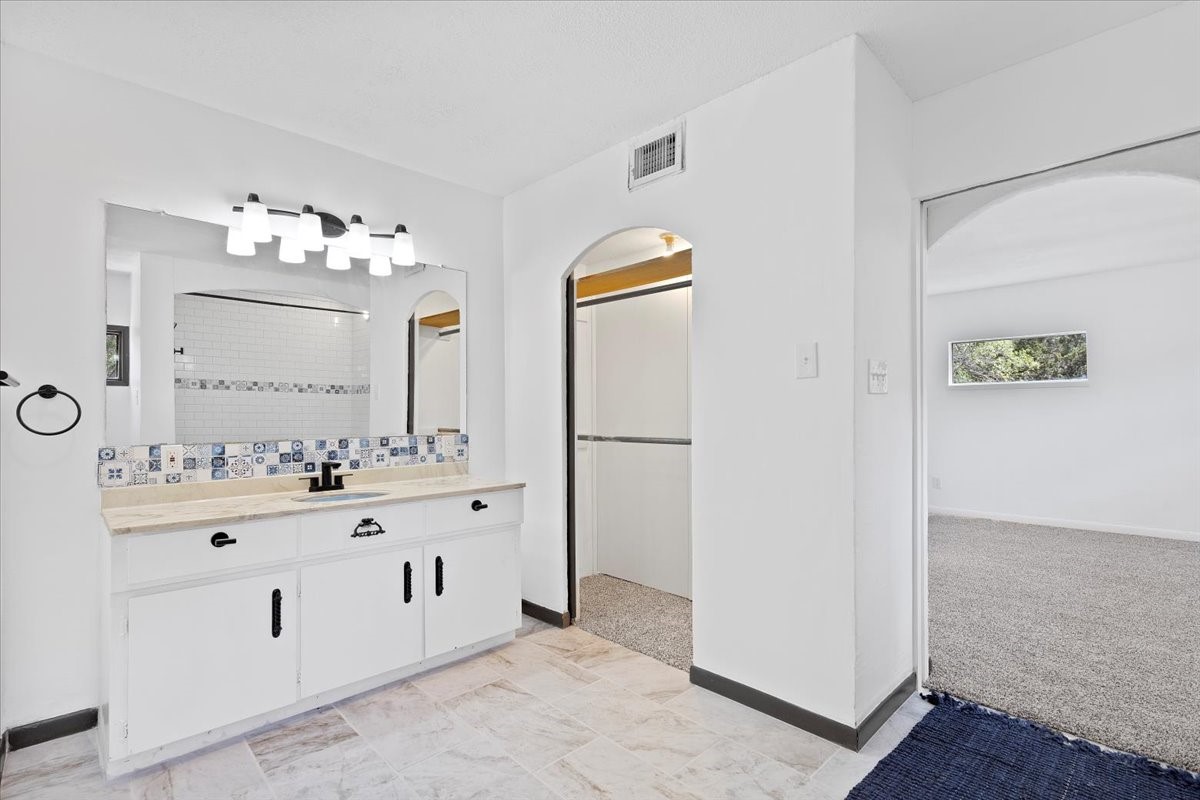 502 Grace Lane Austin, TX 78746 - Photo 16 of 37 PRIMARY BATH