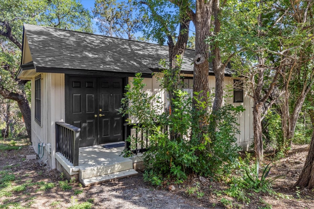 502 Grace Lane Austin, TX 78746 - Photo 29 of 37 589 SQ FT GUEST HOUSE