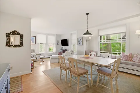 $3,000 | 158 Narragansett Avenue, Unit I, Newport, RI 02840