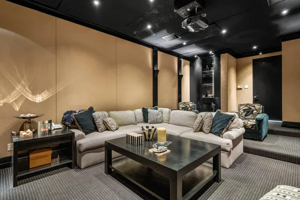 $6,850,000 | 40 Triton Way, Mashpee, MA 02649