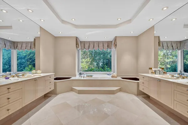 $6,850,000 | 40 Triton Way, Mashpee, MA 02649