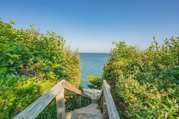 $6,850,000 | 40 Triton Way, Mashpee, MA 02649