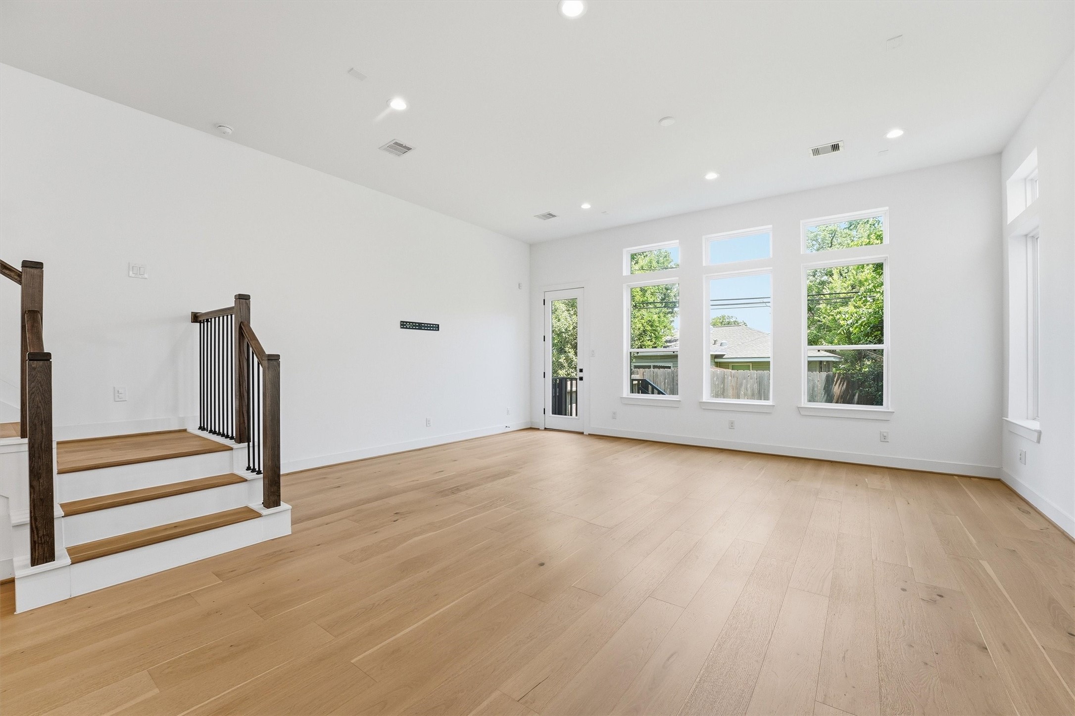 5004 Darling Street Houston, TX 77007 - Photo 17 of 41 Plenty of space to furnish to your liking
