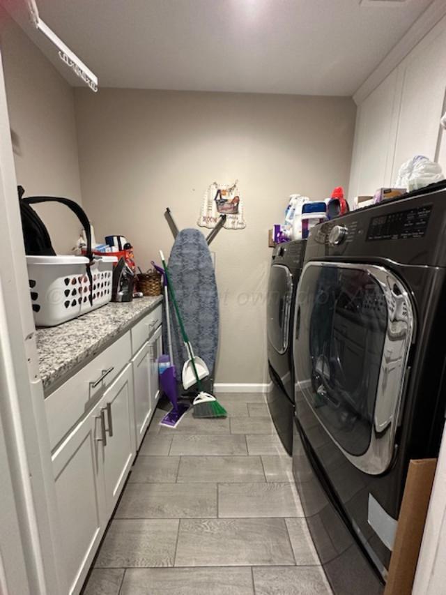 500 Poplar Dumas, TX 79029 - Photo 10 of 13 a utility room with dryer and washer