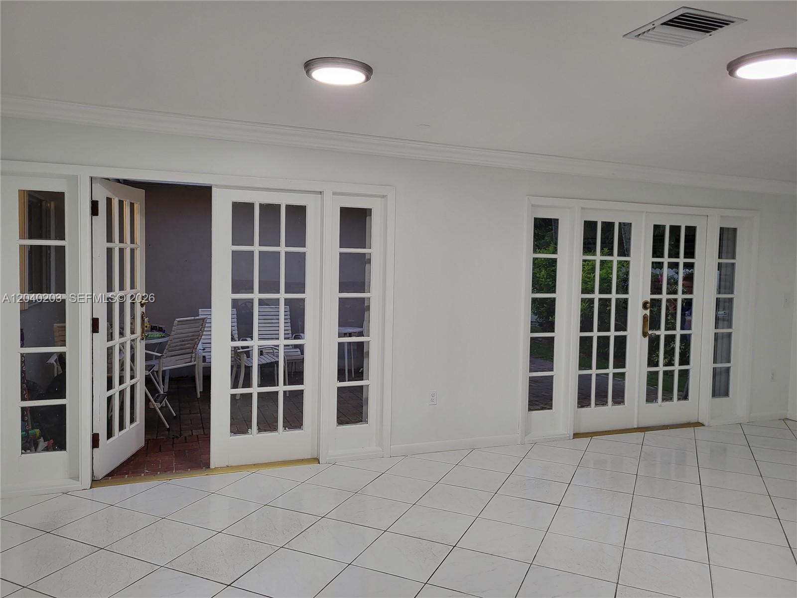 5200 Southwest 89th Place Miami, FL 33165 - Photo 4 of 25