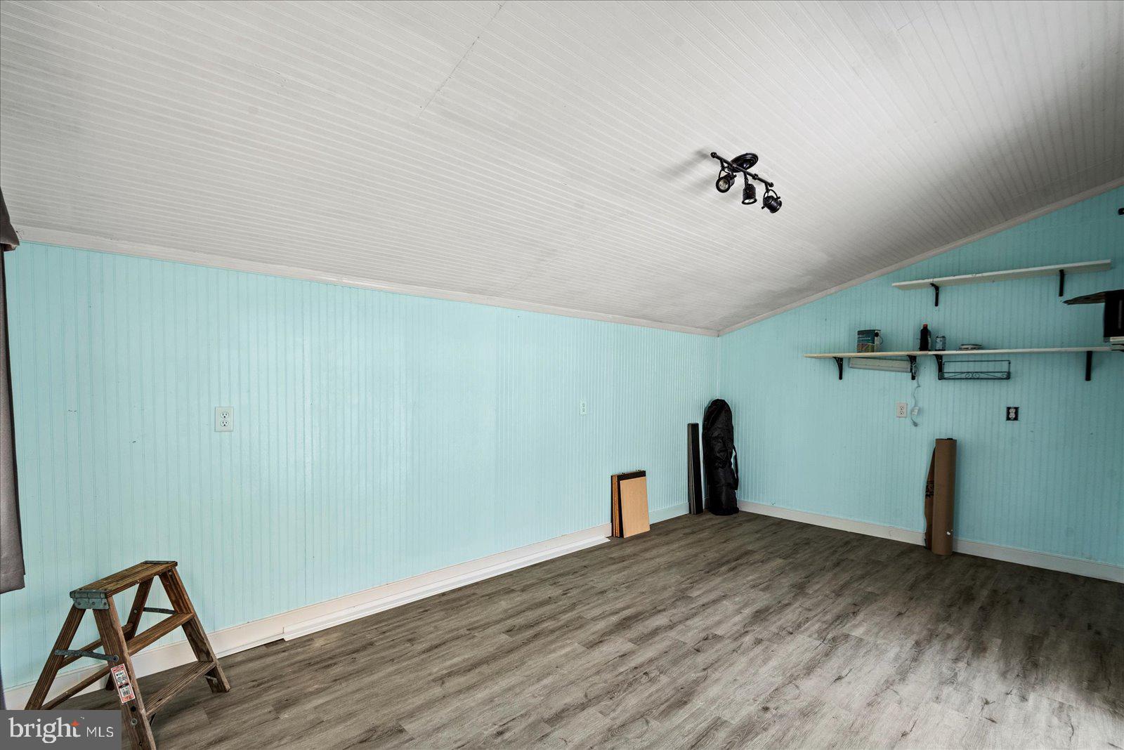 17035 Annfield Road Beaverdam, VA 23015 - Photo 19 of 28 a view of a room with wooden floor and a ceiling fan