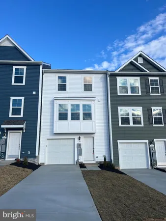 $2,150 | 167 Clifton Manor, Falling Waters, WV 25419