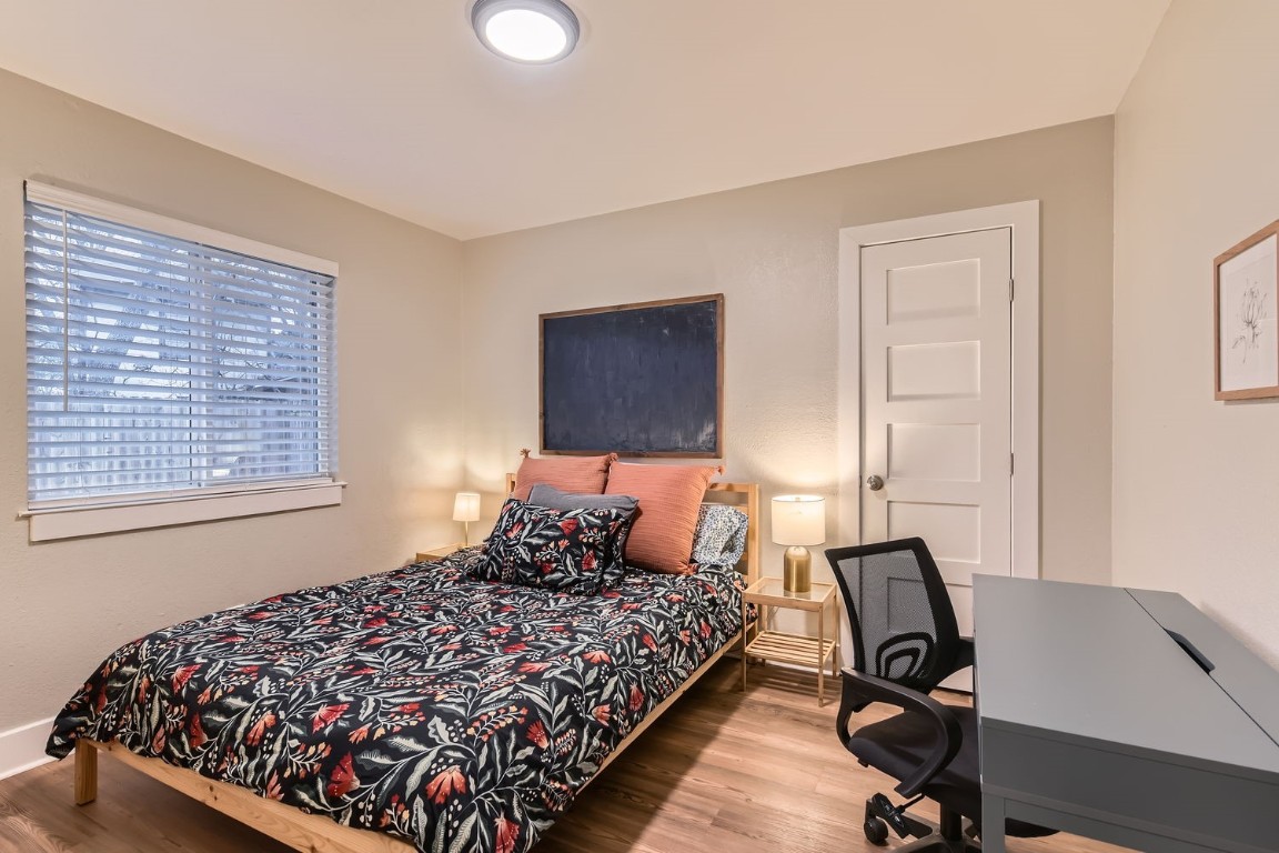 6108 Calmar Cove, Unit B Austin, TX 78721 - Photo 18 of 21 a bedroom with bed and a window