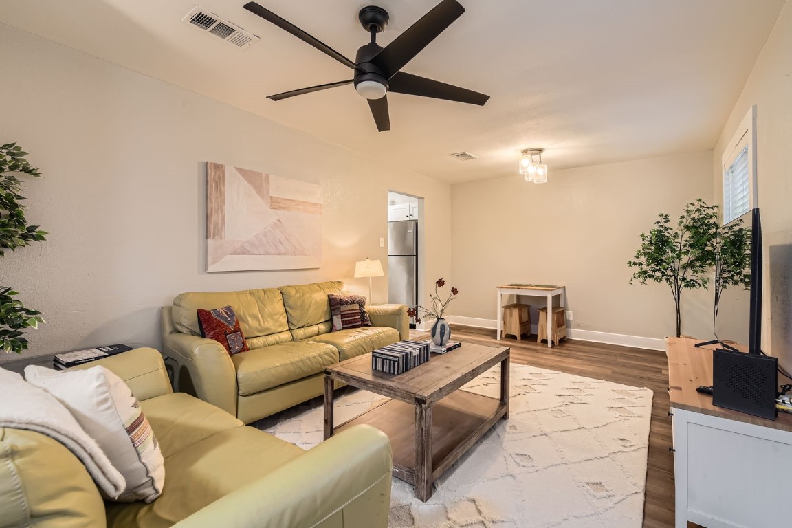 6108 Calmar Cove, Unit B Austin, TX 78721 - Photo 3 of 21 a living room with furniture and a potted plant