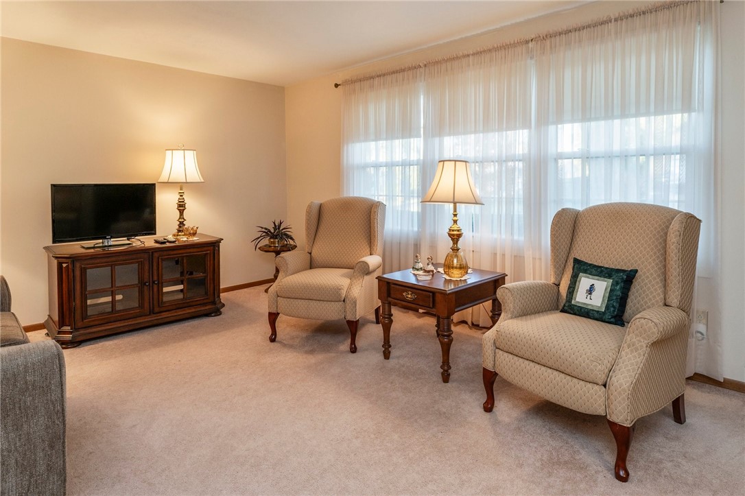 65 Masthead Way Henrietta, NY 14467 - Photo 2 of 34 Living Room